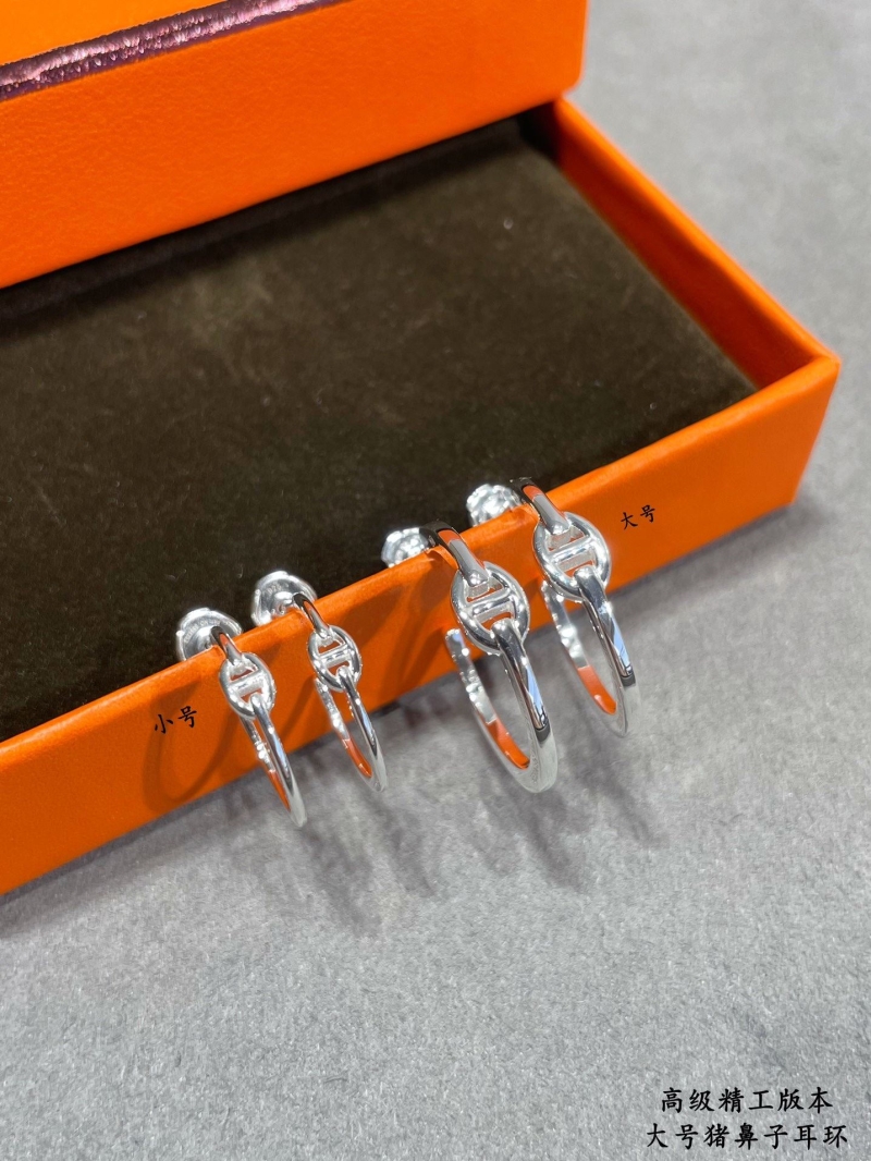 H**me5 necklaces